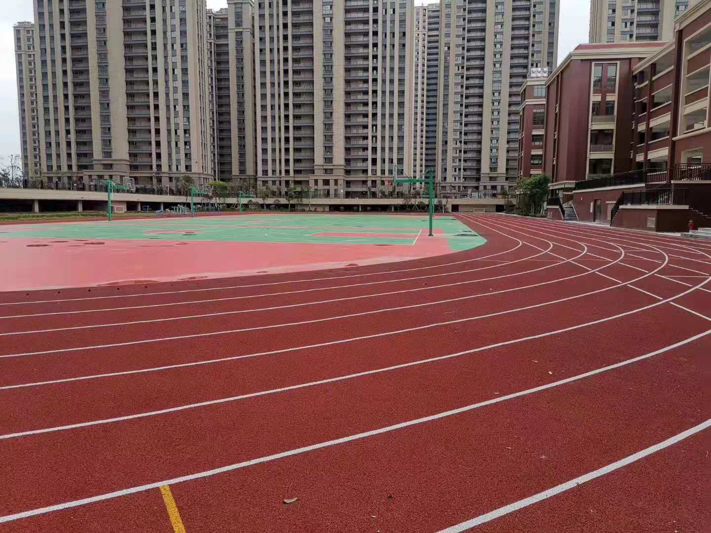  寧波杭州灣世紀城小學跑道